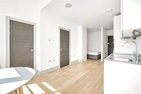 Philpot Street, London E1, Studio to rent