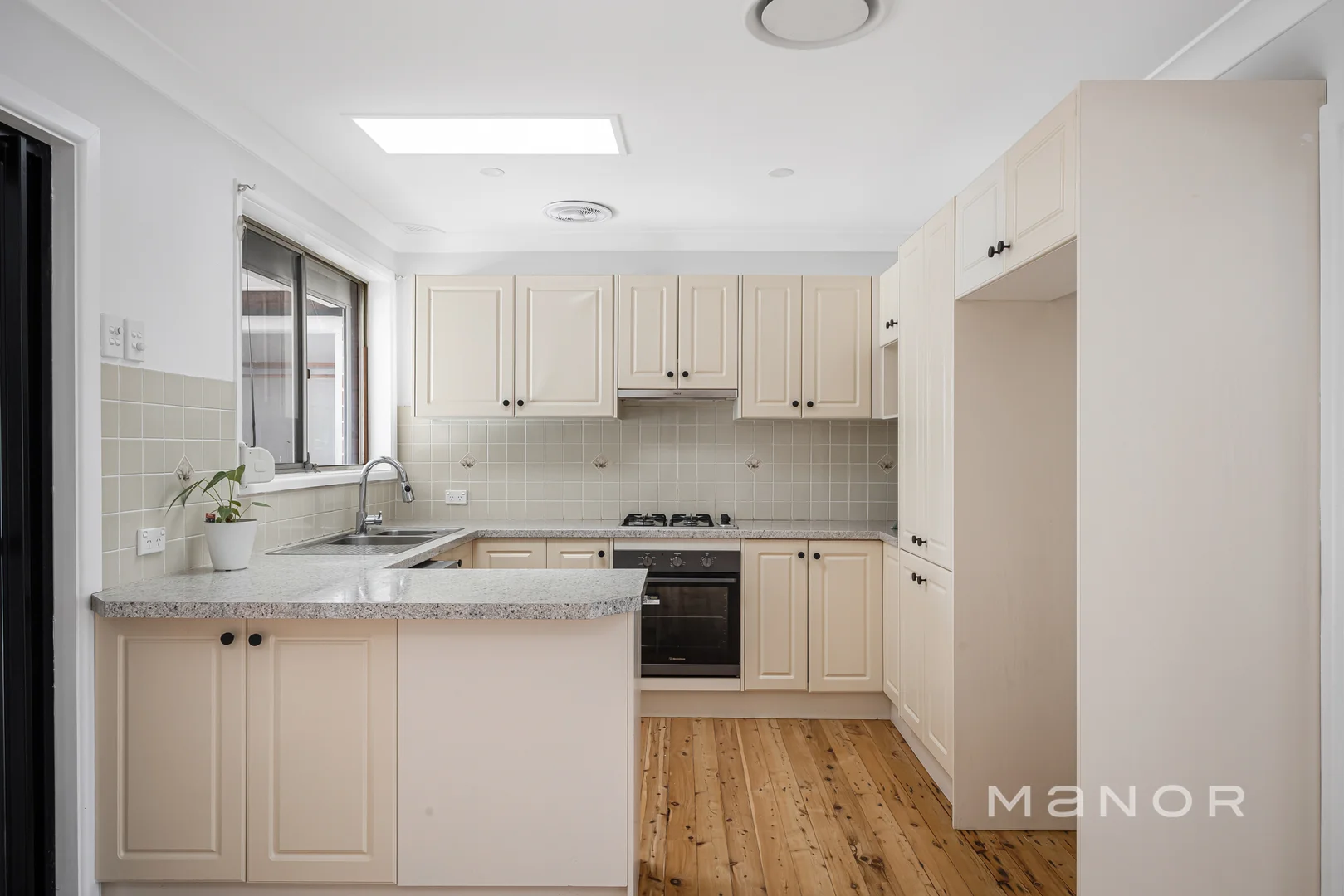 6 Bronte Place, Winston Hills NSW 2153 photo 3