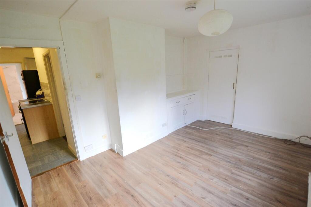 Dellfield Road, Hatfield photo 4