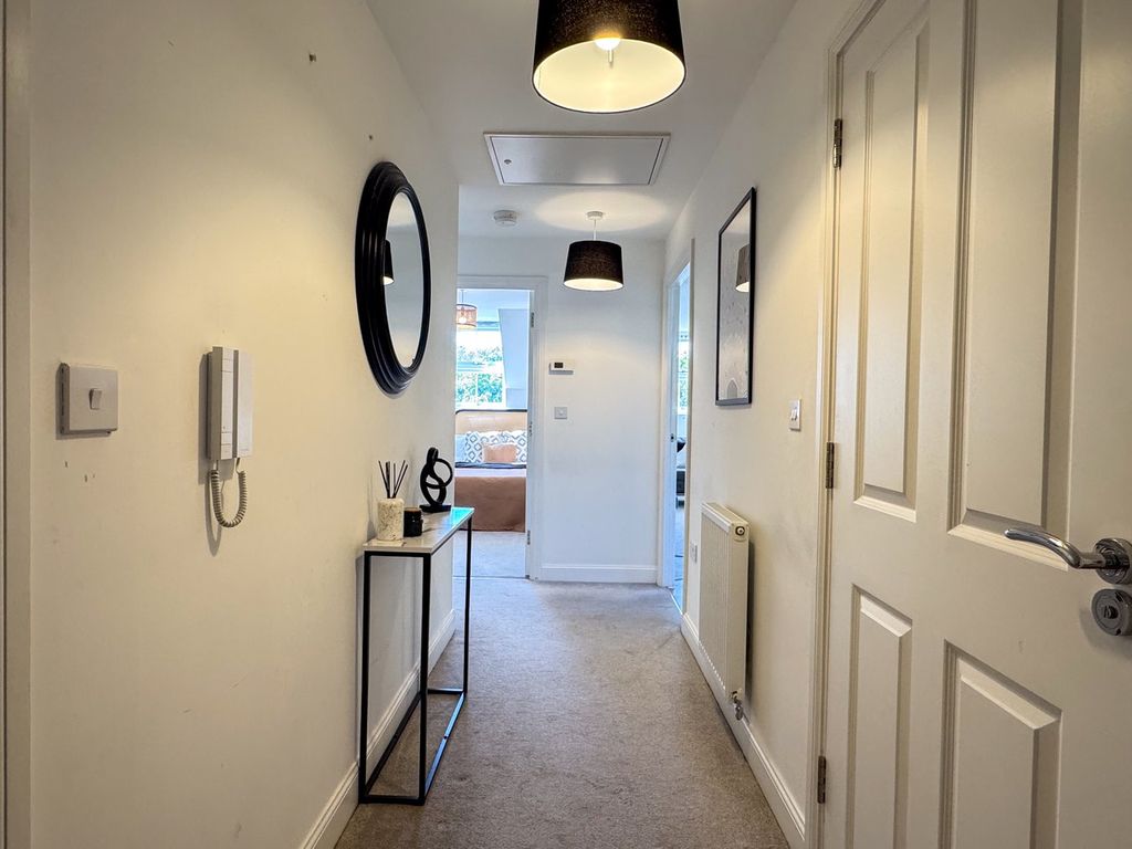 Additional image 8 of 2 bed flat for saleHutton Close, Newbury RG14