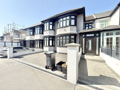Canterbury Avenue, Ilford IG1, Room to rent