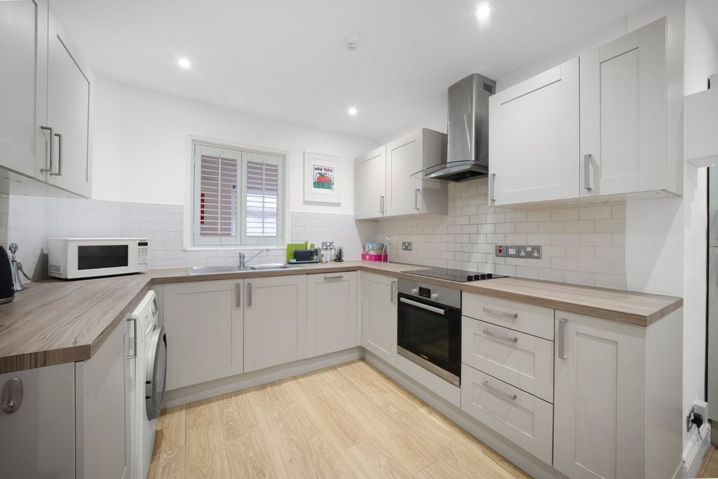Additional image 4 of 3 bed flat for saleSt. Georges Road, Harrogate, North Yorkshire HG2