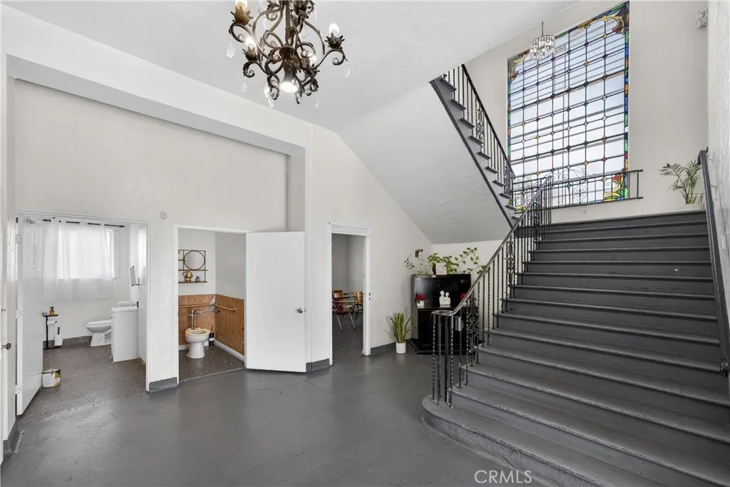 Additional image 7 of 7101 Menlo Ave, Los Angeles, CA 90044