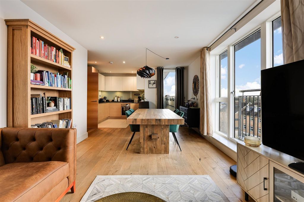 2 bed flat for saleKingsley Walk, Cambridge CB5 photo 2