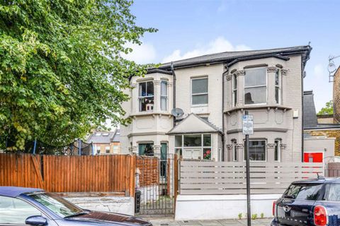 Askew Crescent, Shepherds Bush W12