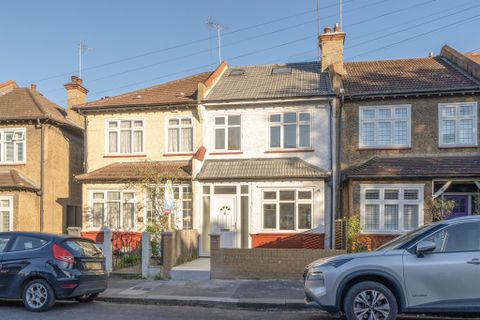 Marne Avenue, London N11