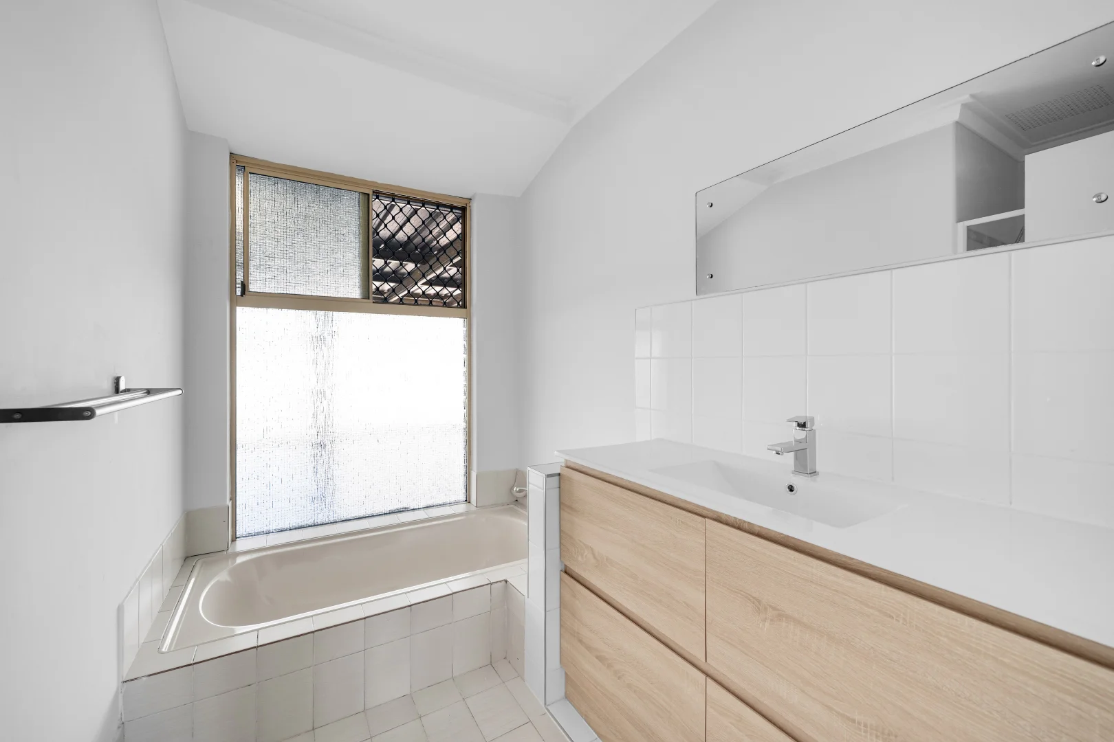 Additional image 19 of 64 Discovery Drive, Thornlie WA 6108