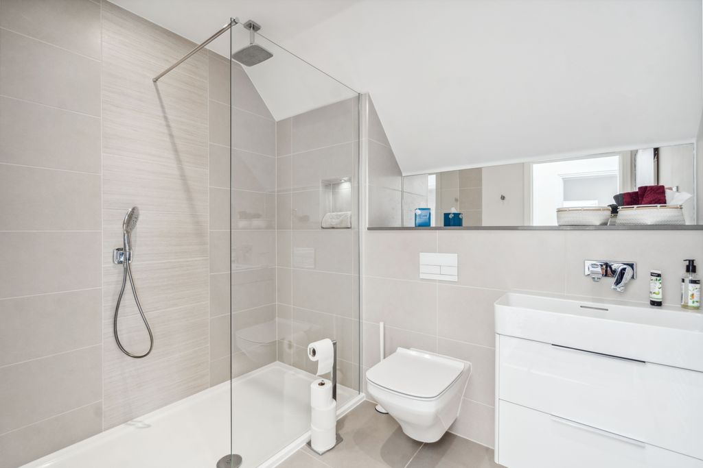 Additional image 20 of 3 bed flat for saleSouth Park Crescent, Gerrards Cross, Buckinghamshire SL9