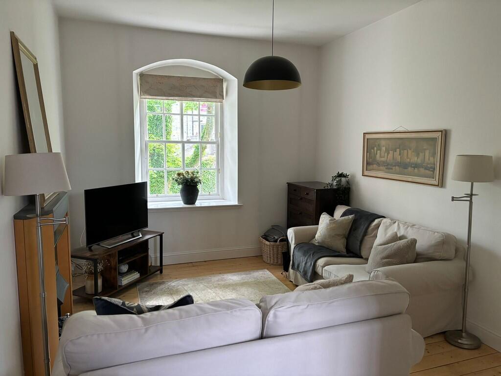 Mary Elmslie Court, AB24 photo 5