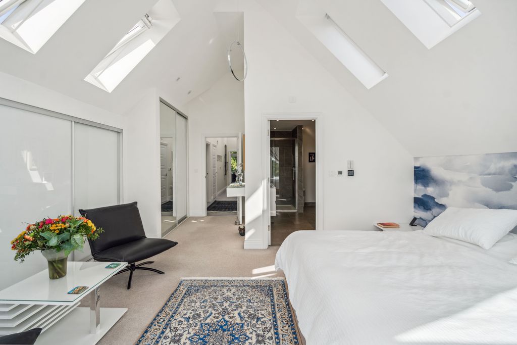 Additional image 16 of 3 bed flat for saleSouth Park Crescent, Gerrards Cross, Buckinghamshire SL9