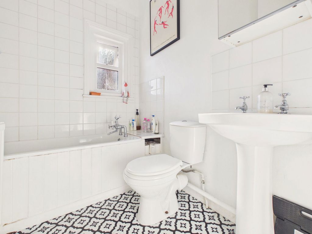 Additional image 8 of 2 bed maisonette for saleStation Road, Horsham, West Sussex RH13