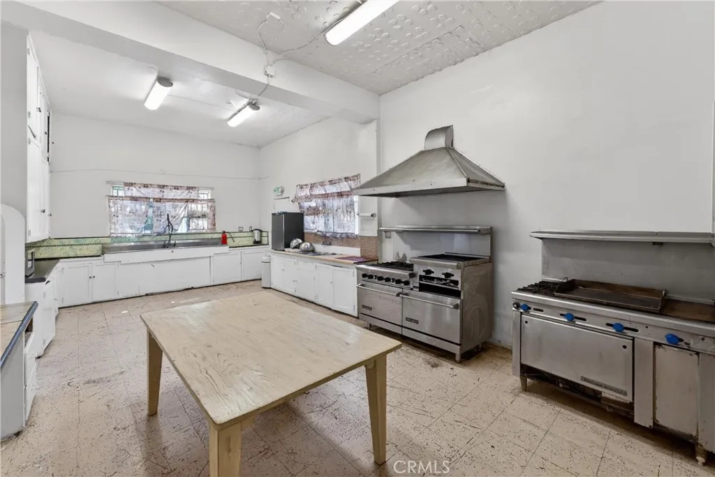 Additional image 69 of 7101 Menlo Ave, Los Angeles, CA 90044