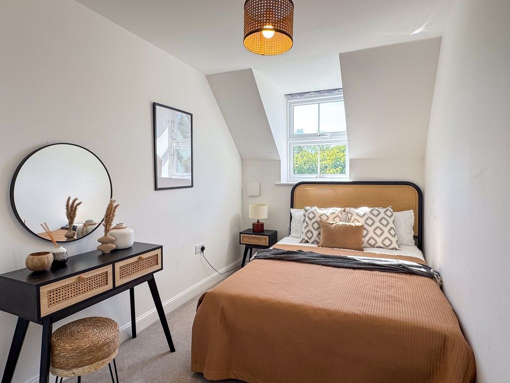 Additional image 10 of 2 bed flat for saleHutton Close, Newbury RG14