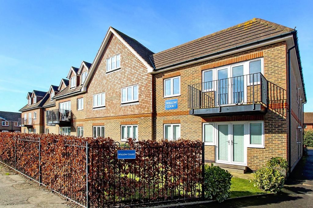 2 bed flat for saleWoodlands Avenue, Rustington, Littlehampton BN16