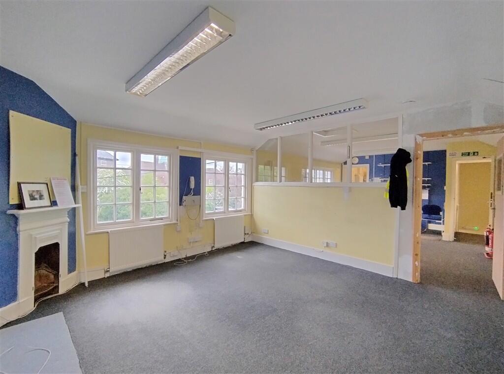 St. Albans Road East, HATFIELD photo 5