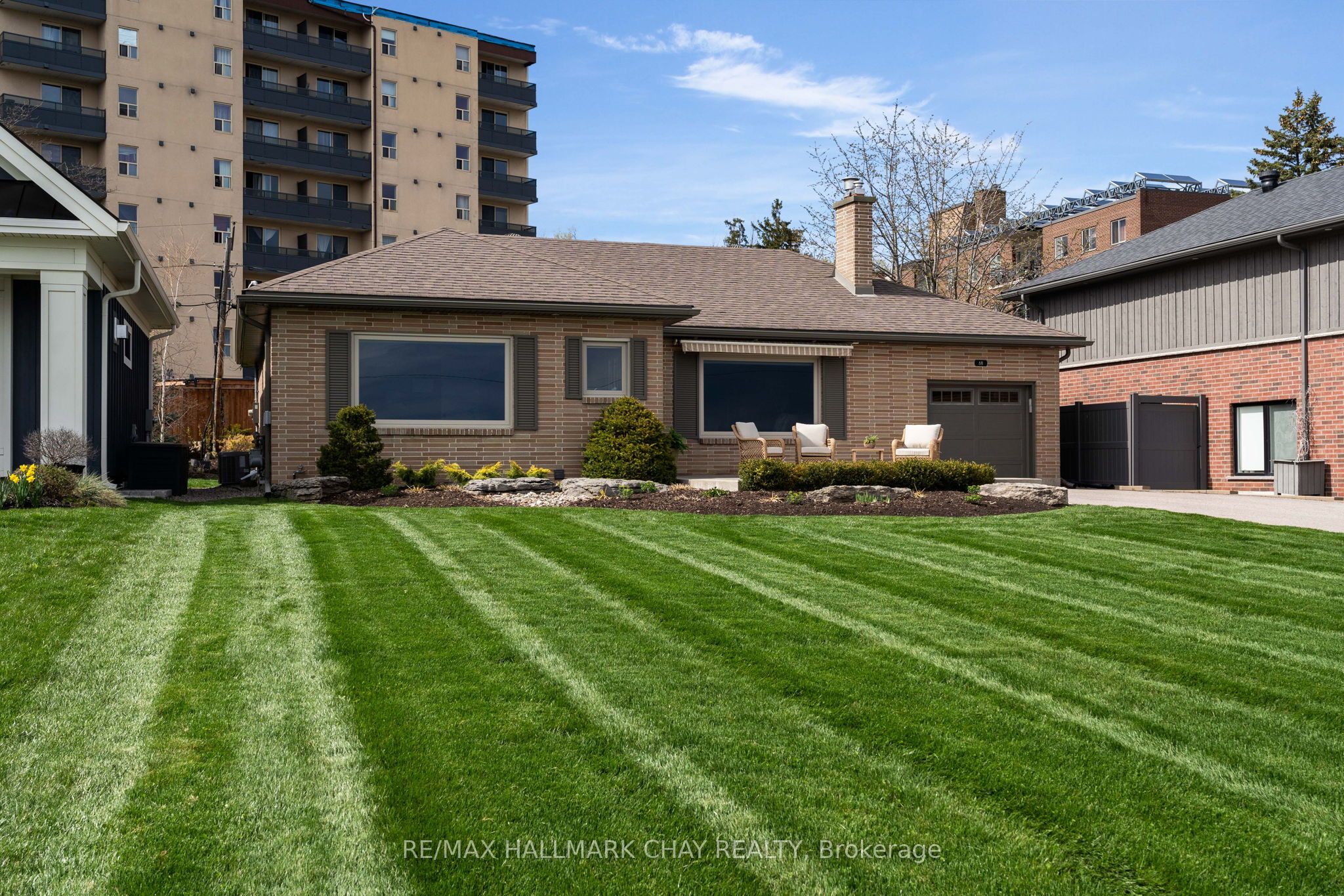 68 Kempenfelt Drive, Barrie, ON, L4M 1C1