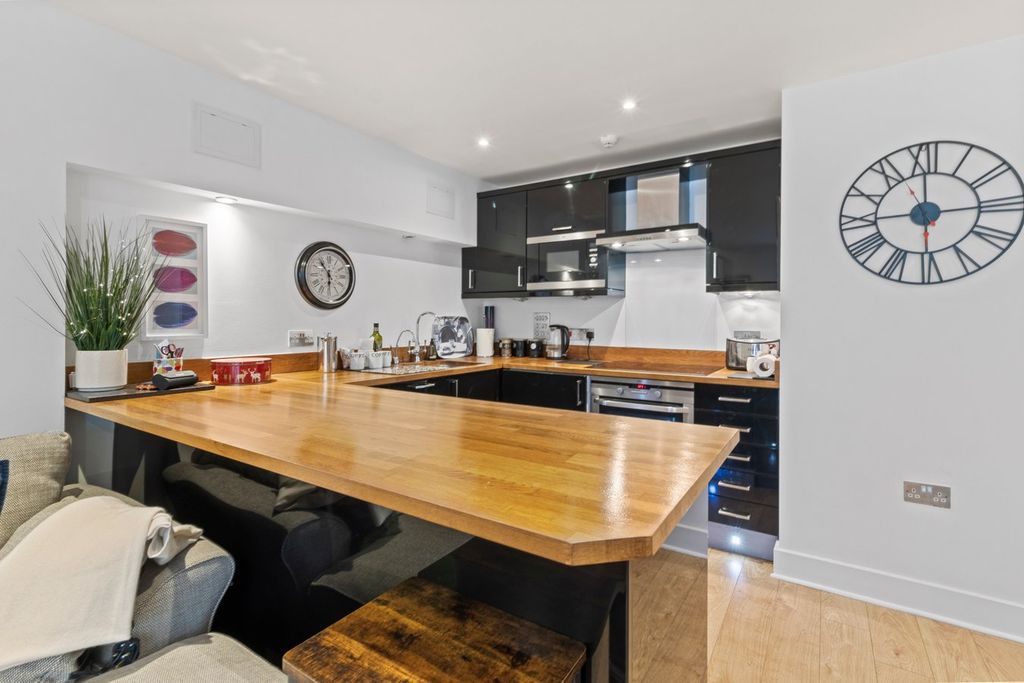 Additional image 2 of 2 bed flat for saleCompton Street, Eastbourne BN21