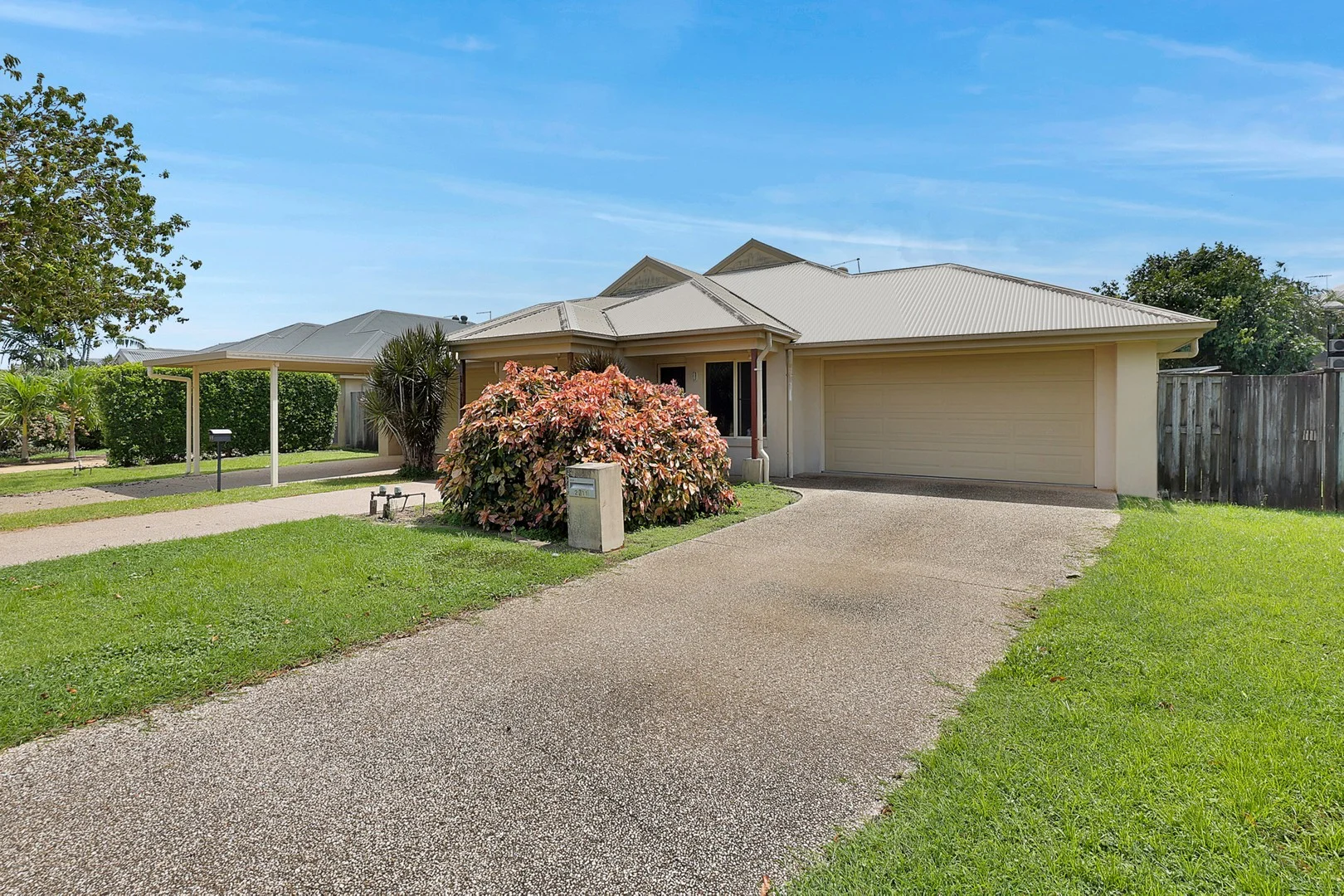 2/11 Bilgola Place, Blacks Beach QLD 4740