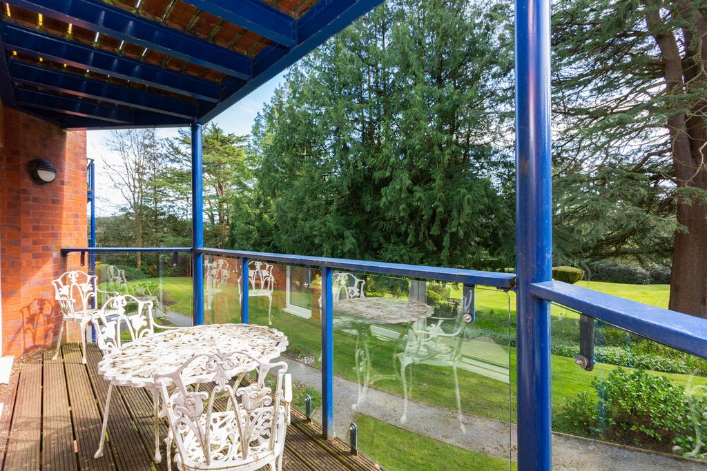 2 bed flat for saleElmhurst, Bowgreave PR3 photo 3