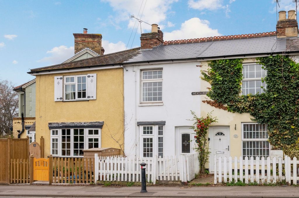 2 bed terraced house for saleHeath Road, Weybridge KT13