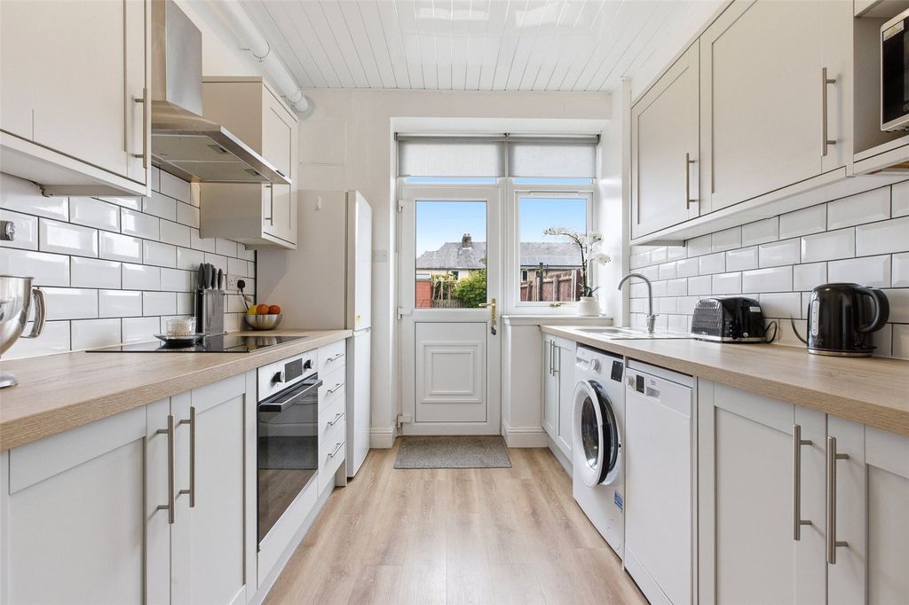 2 bed flat for saleStation Road, Bannockburn, Stirling FK7 photo 5
