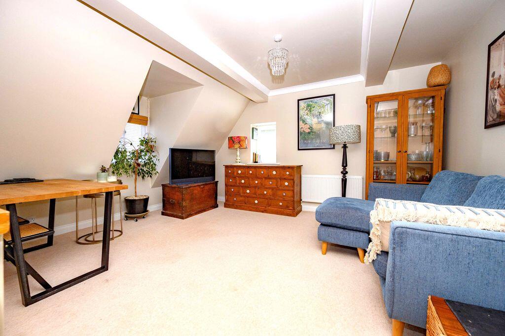 Astwick Manor, Coopers Green Lane photo 5