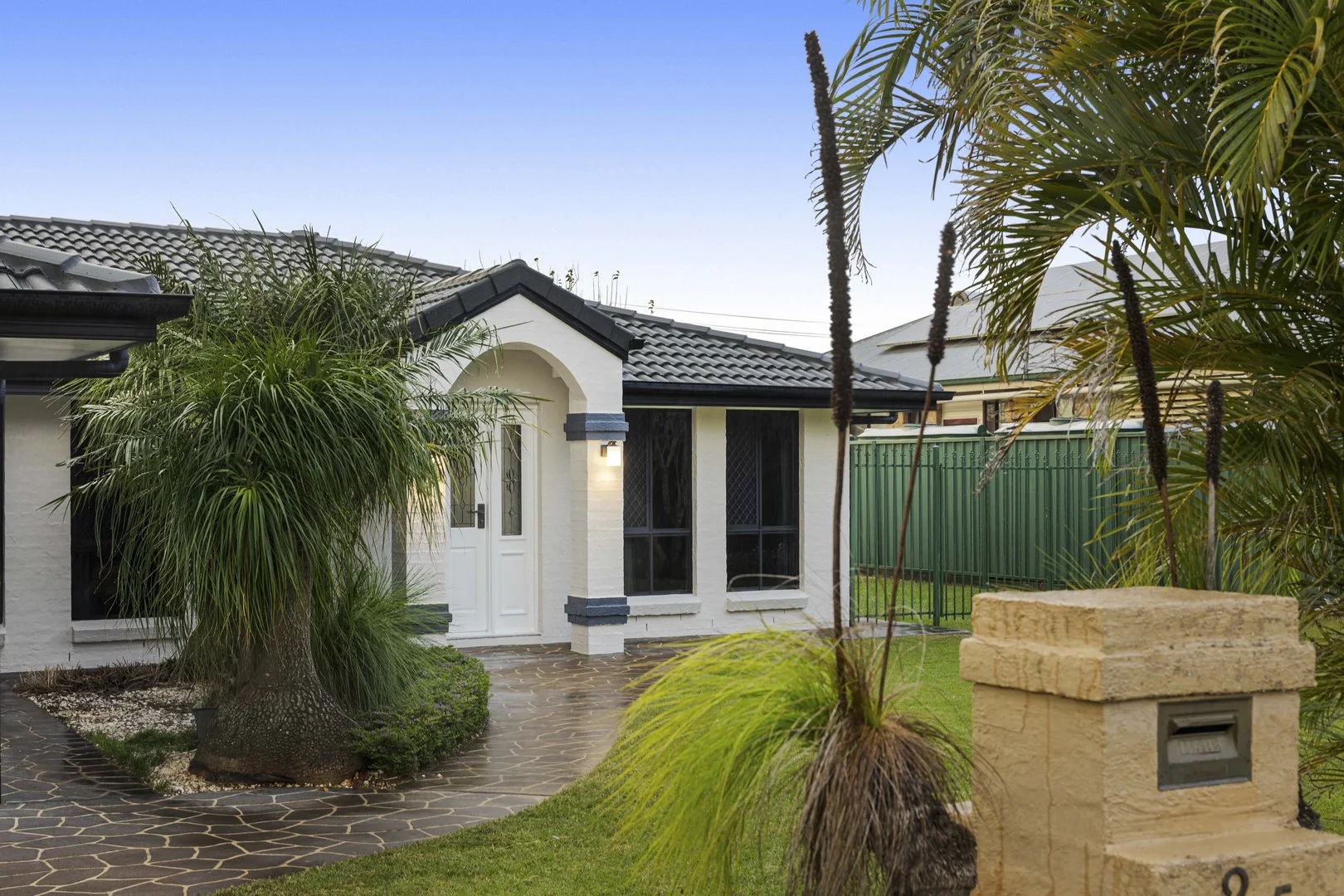 25 Prime Minister Drive, Middle Ridge QLD 4350