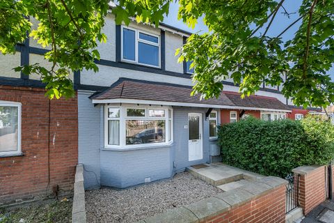 Lionel Road North, Brentford TW8