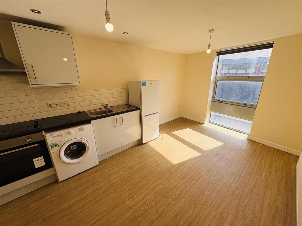 Flat 6 Churchill House photo 2