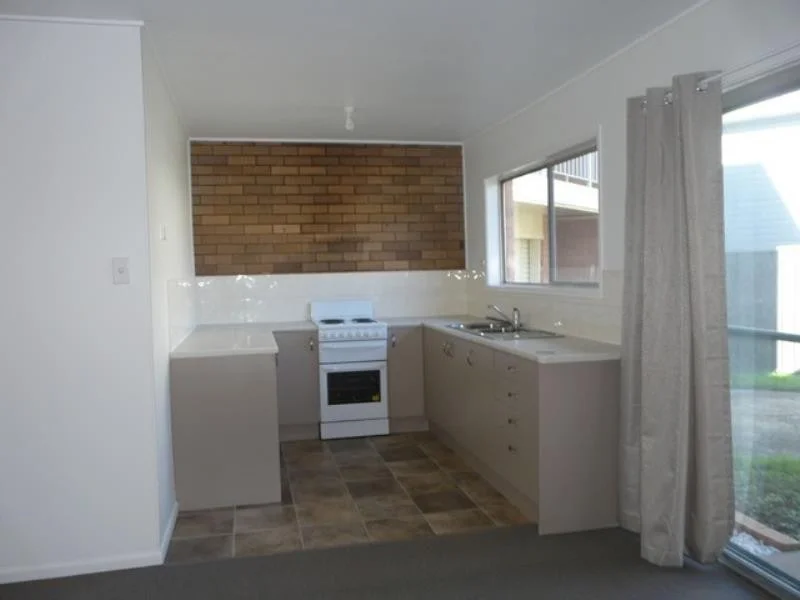 2/34 MARY ST, Redcliffe QLD 4020 photo 3