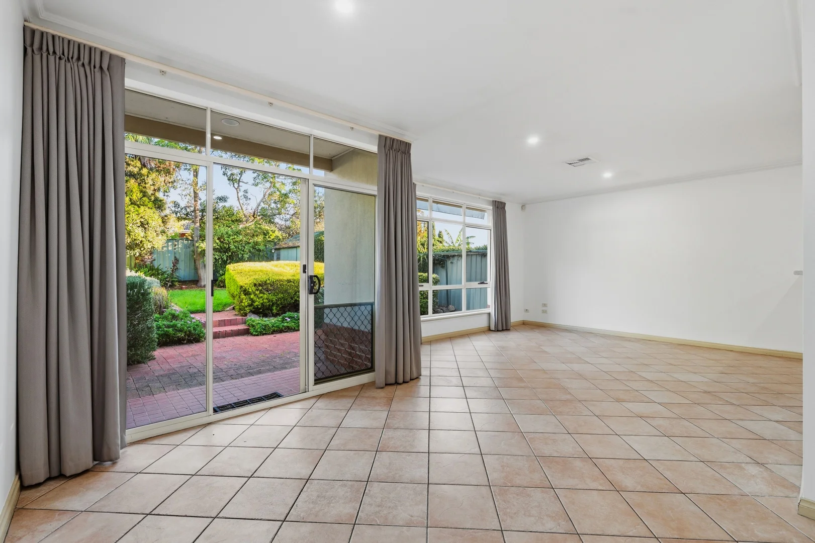 2 Broughton Av, Mitcham SA 5062 photo 3