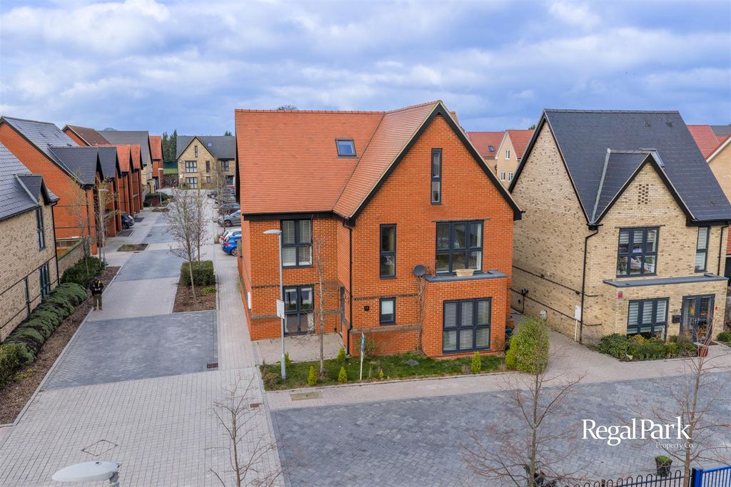 5 bed detached house for saleMemorial Way, Peterborough PE3