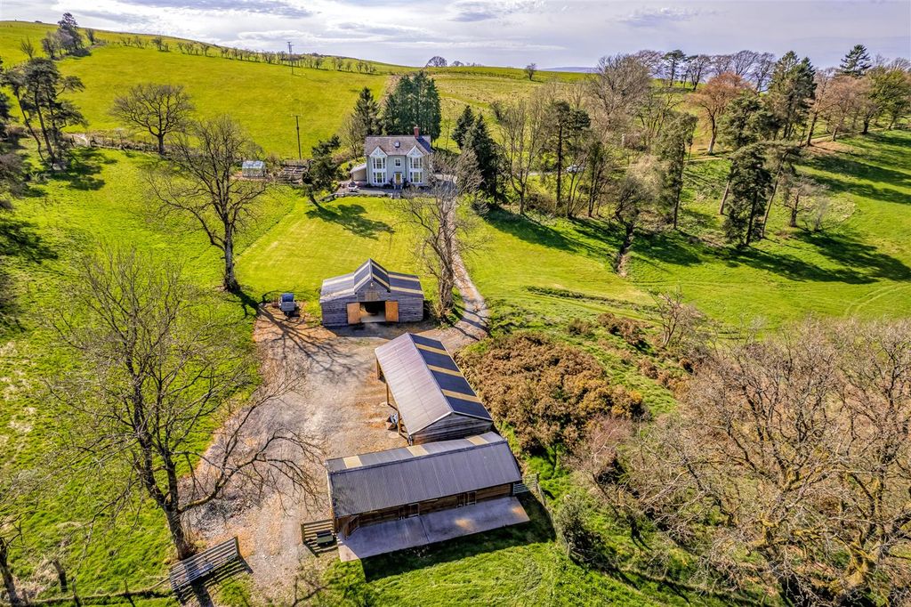5 bed detached house for saleCefnllys, Llandrindod Wells LD1