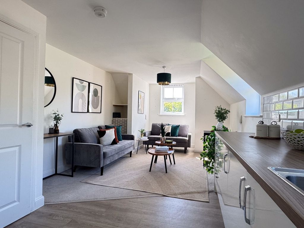 Additional image 5 of 2 bed flat for saleHutton Close, Newbury RG14