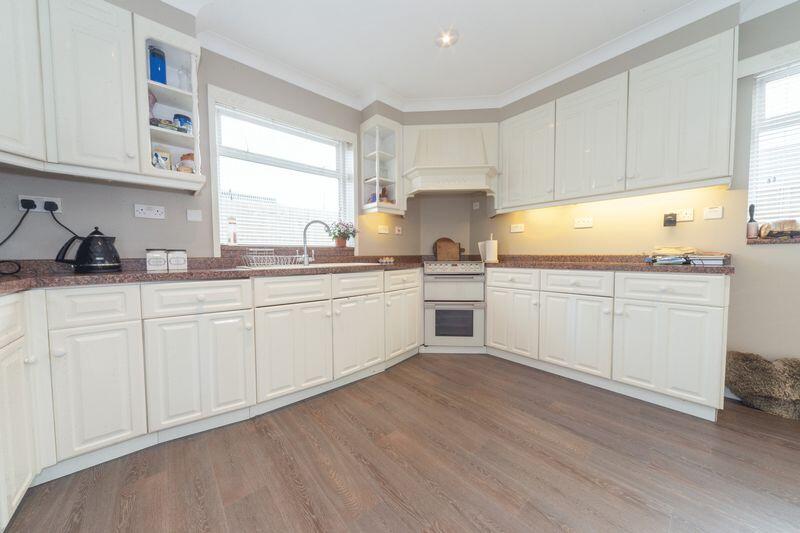 Oaklands Lane, St. Albans photo 4