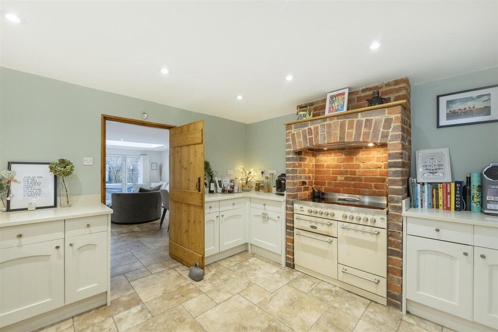Bower Heath Lane, Harpenden photo 3
