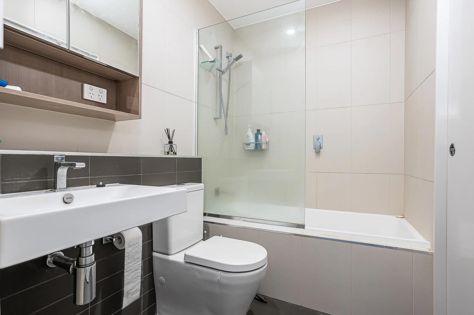 Unit 409/3 Grout Street, Macgregor QLD 4109 photo 4