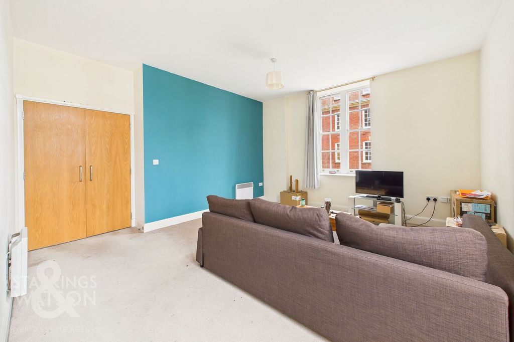 2 bed flat for saleThomas Wyatt Close, Norwich NR2 photo 2