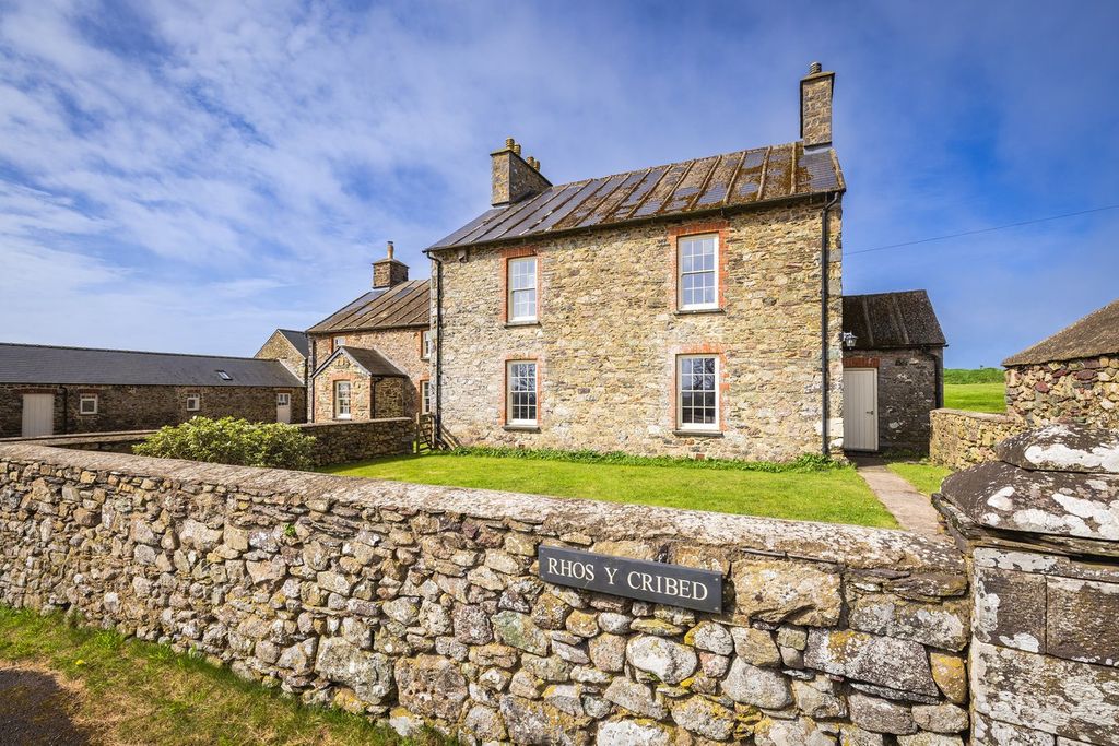 5 bed farmhouse for saleSt Davids SA62