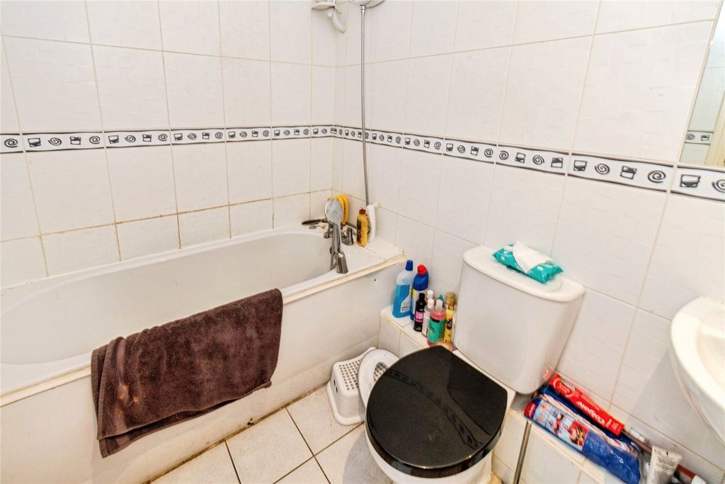 Additional image 13 of 4 bed flat for salePark Road, Freemantle, Southampton, Hampshire SO15