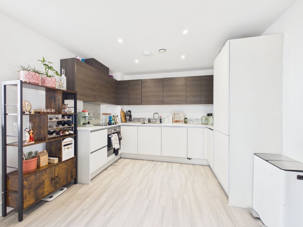 Additional image 3 of 2 bed flat for sale40 Stoke Road, Slough, Berkshire SL2