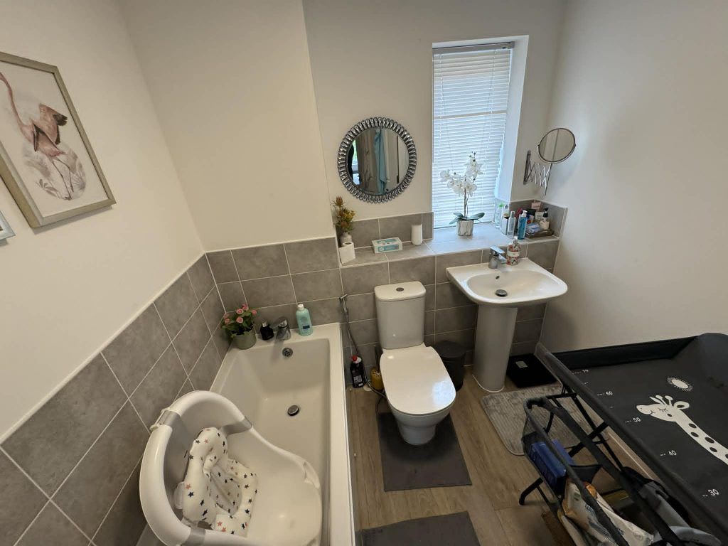 Additional image 13 of 2 bed flat to rentHutton Close, Newbury RG14