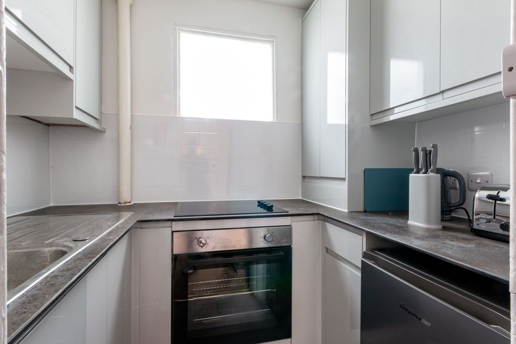 Additional image 6 of 7 bed flat to rentMarchmont Road, Edinburgh EH9