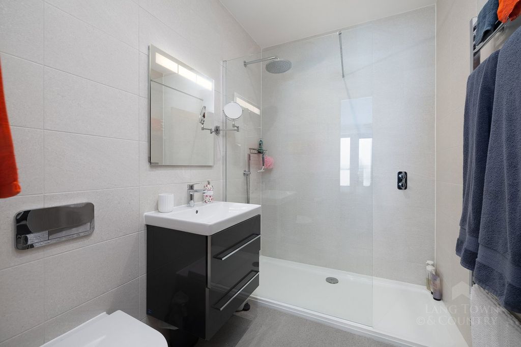 Additional image 13 of 3 bed penthouse for saleLeeward House, Discovery Road, Plymouth PL1
