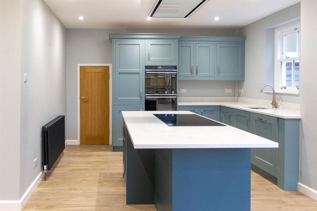 2 bed flat to rentGarden Flat - Whitemans Green, Cuckfield RH17