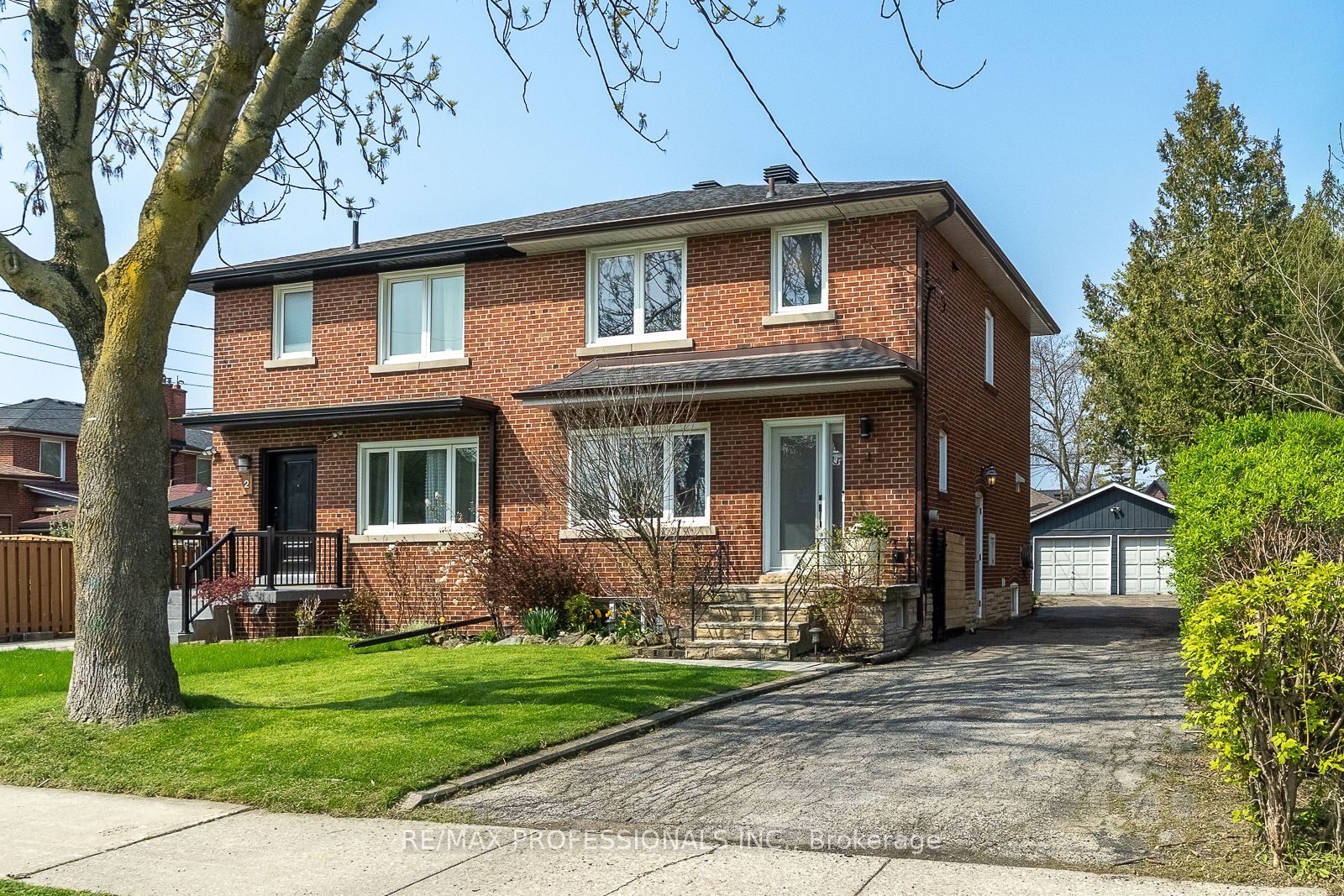 4 Edilou Drive, Toronto, ON, M8W 4B2