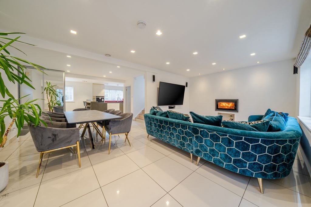Additional image 2 of 5 bed detached house to rentDrummond Close, Haywards Heath RH16