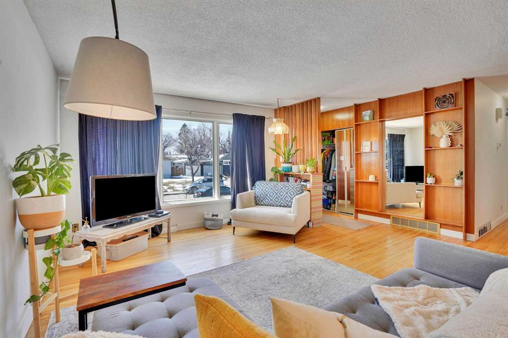 Additional image 5 of 36 Malibou Road SW, Calgary, AB, T2V1W8
