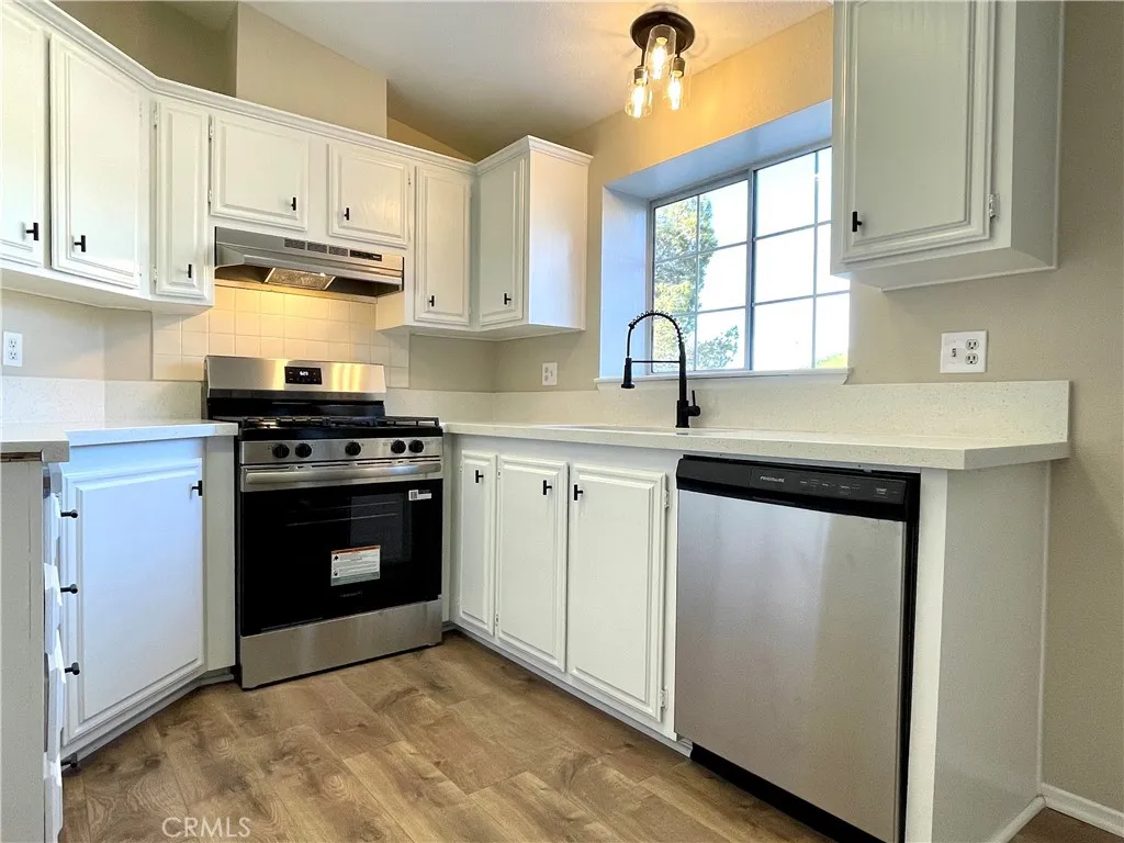 12546 Navajo Rd, Apple Valley, CA 92308 photo 2