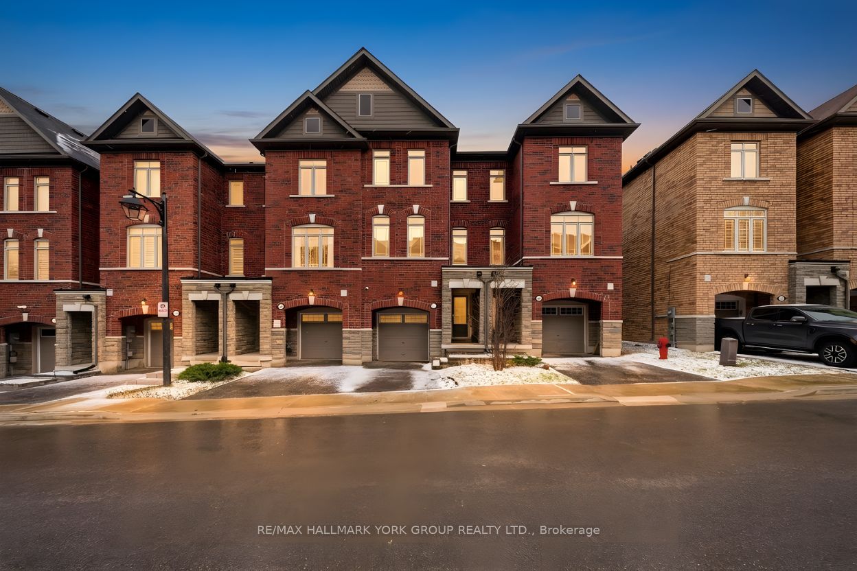 104 Gordon Circle, Newmarket, ON, L3Y 0C9